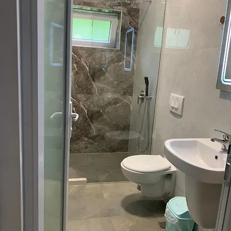 Stonehouse 3* فالبني