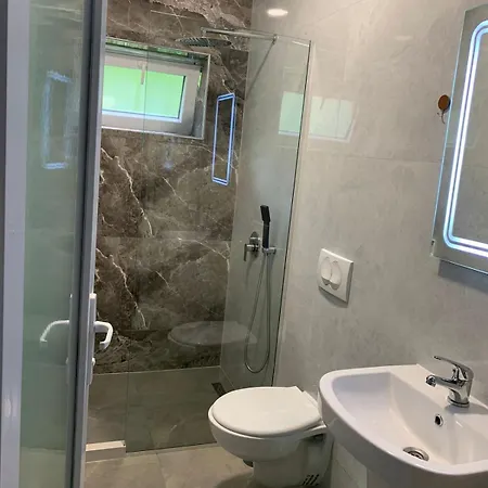 Stonehouse بيت ضيافة فالبني