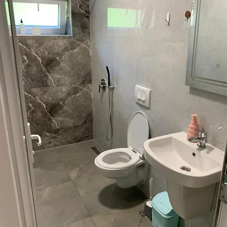 Stonehouse فالبني