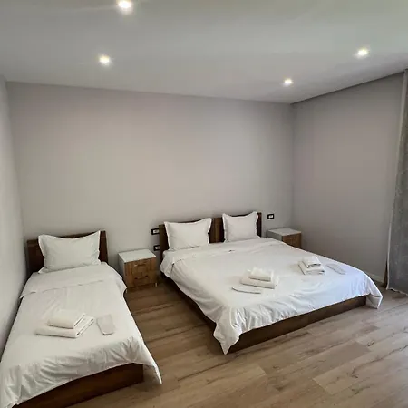 Stonehouse Guest house *
