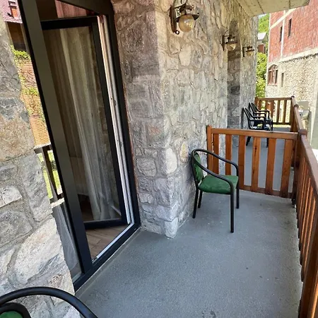 Stonehouse Maison d'hôtes Valbone