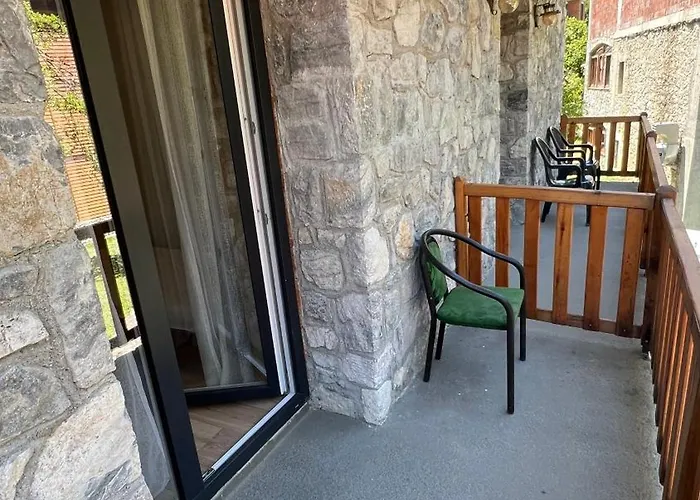 Stonehouse Pensión Valbone